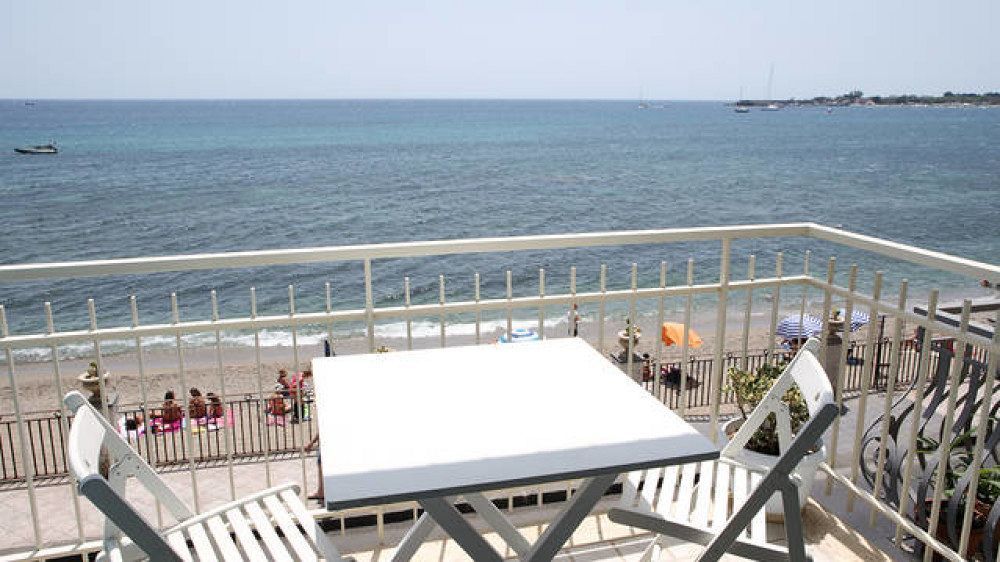 Nina B&B Giardini Naxos Dış mekan fotoğraf