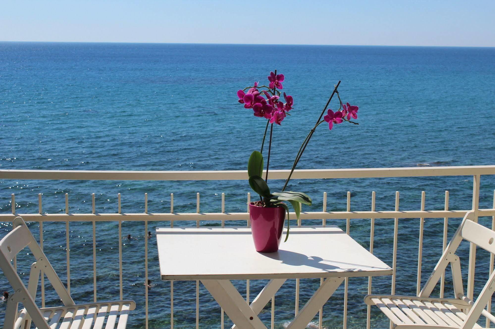 Nina B&B Giardini Naxos Dış mekan fotoğraf